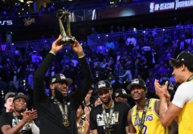 赛季半程开香槟的湖人 正向附加赛区域迅猛坠落