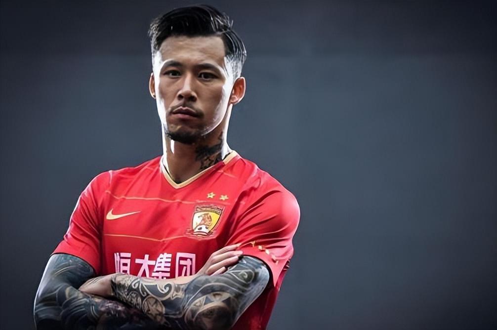 bsports-武汉三镇右后卫新援正式官宣加盟，曾是亚泰绝对主力，值得期待